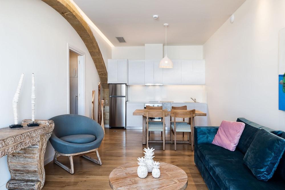Avra Apartments Kolymbari Harbour Buitenkant foto