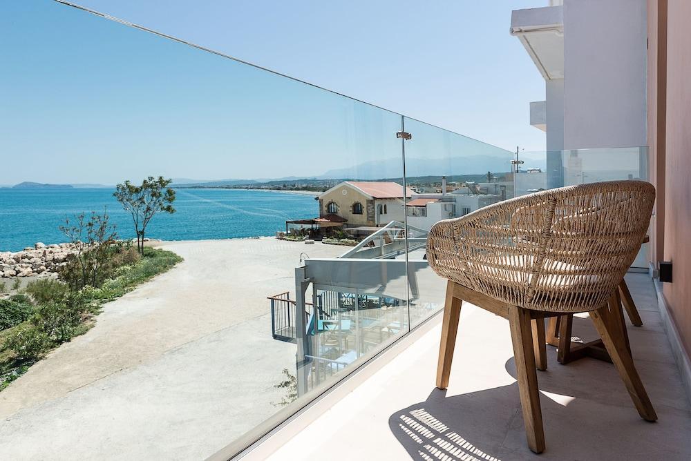 Avra Apartments Kolymbari Harbour Buitenkant foto